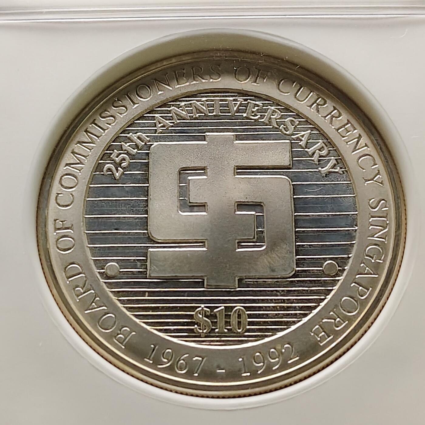 【全场包邮】纯粹捡漏拍519场 【2盎司】新加坡1992年10元货币管理委员会25周年加厚2盎司精制纪念银币【40.7毫米62.21克92.5%】-NGC PF66 ULTRA CAMEO