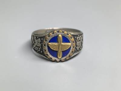 小驴勋章奖章收藏4月11日周六晚六点拍卖（珍爱和平，收藏战争，铭记历史，勿忘国耻，忠党爱国。有偿代拍，送拍规则在简介最后，参拍须阅读规则后再参拍，关系到运费包装发货时效真假辨别等关键信息，拍卖时不再发原图，看大图店主微信码在拍卖店铺介绍里） - 芬兰空军纪念戒指 银制珐琅 中心铜制 银标齐全 港码25号