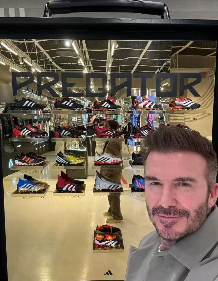 零元拍：大卫·贝克汉姆亲签Adidas Predator by Beckham主题T恤，小贝本人尺码，签于2026年3月20日猎鹰30周年×贝克汉姆联名球鞋产品发布会！