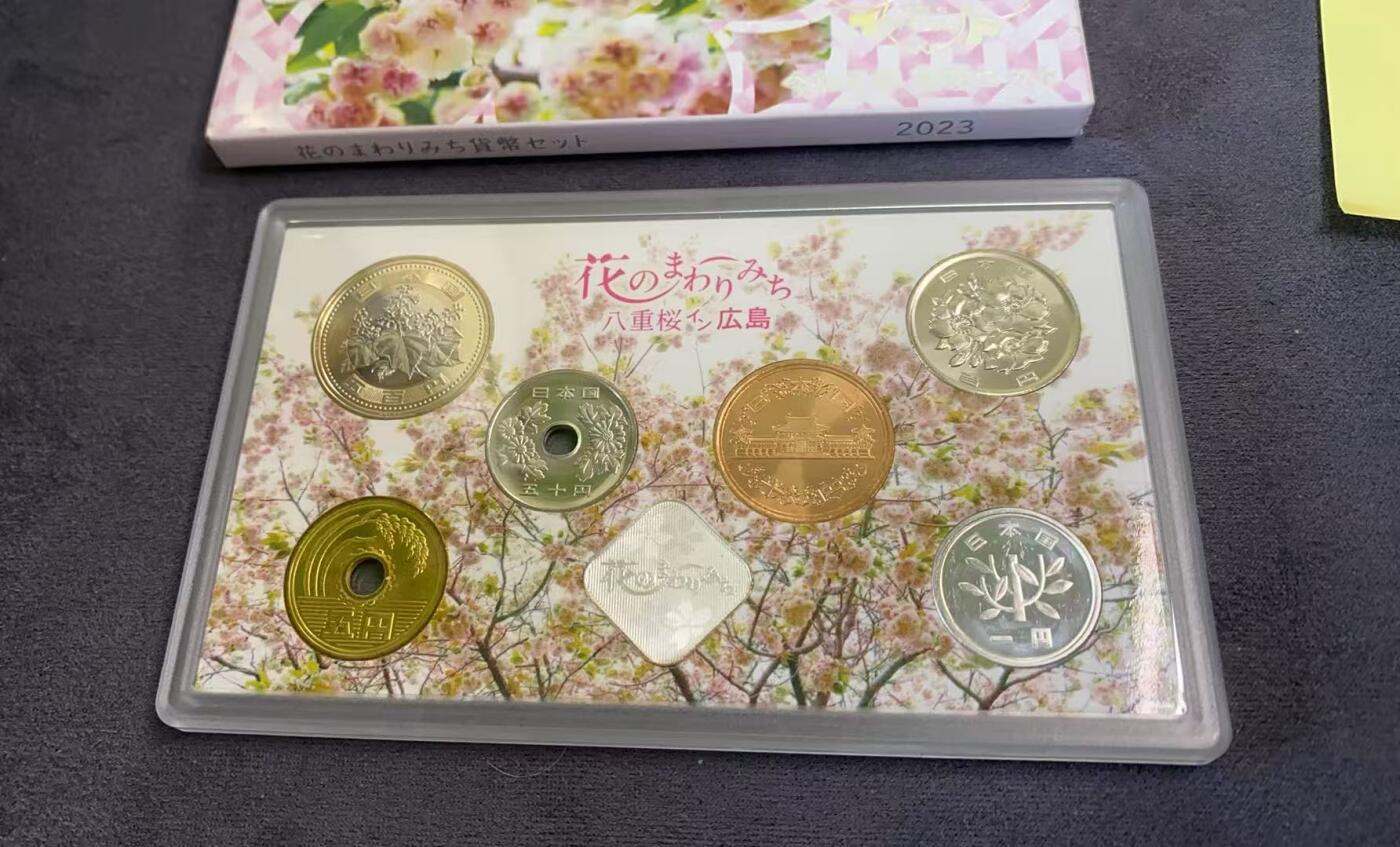 日日生财—方圆世界（全场包邮）第三场 日本2023年（令和5年）发行的八重樱主题纪念币套装 含有4.3克银章