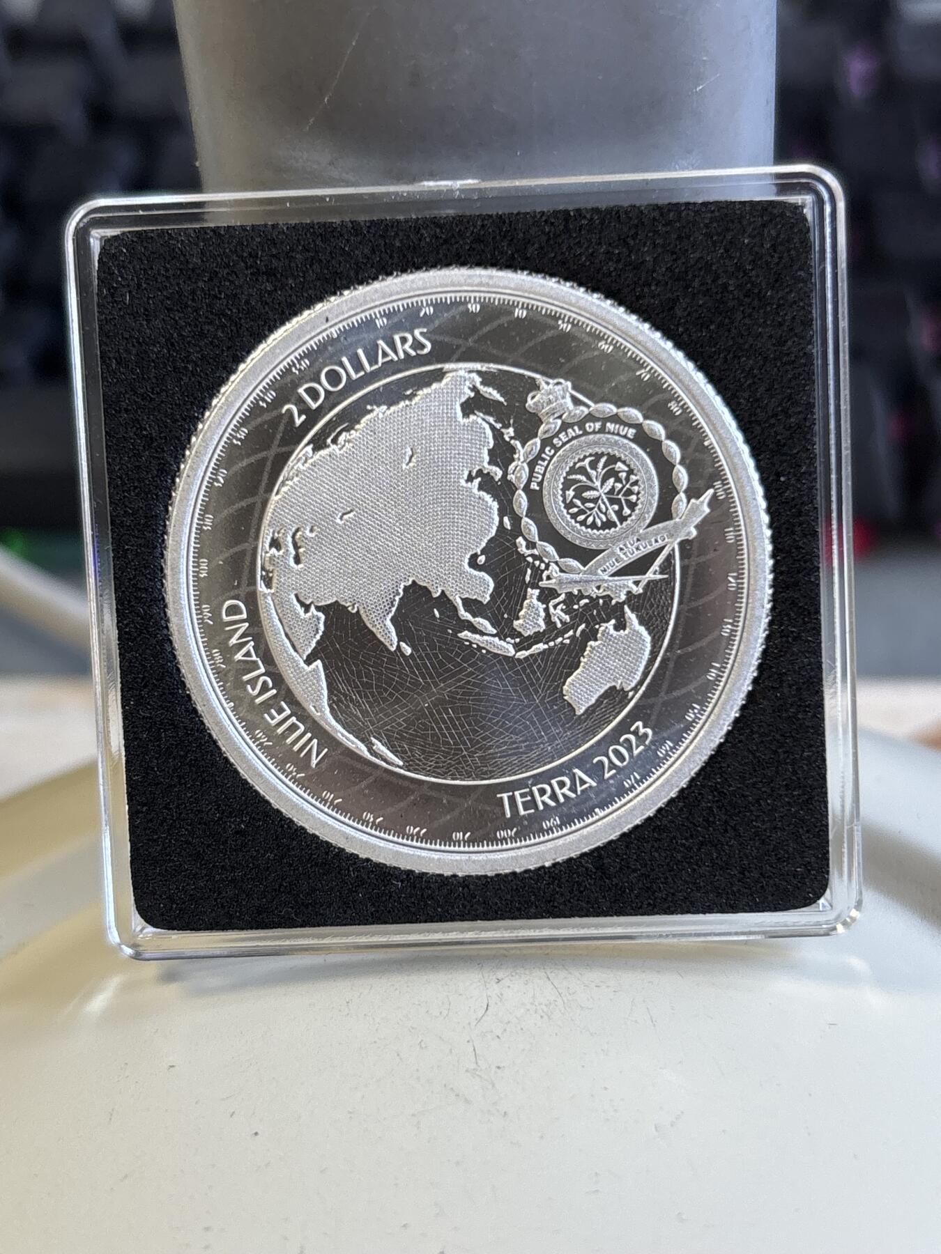 第197期拍卖 纽埃2023年全球变暖燃烧地球系列3彩色1盎司纪念银币，999银，发行100枚，银价584