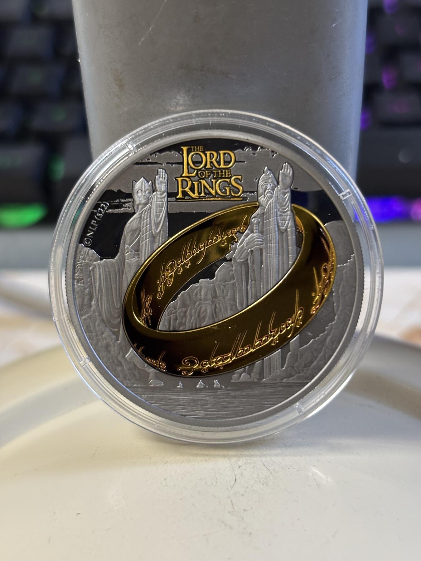 第197期拍卖 萨摩亚2023年指环王系列阿苟纳斯巨像镀金纪念银币，999银镀金，1盎司，发行1499枚，有氧化