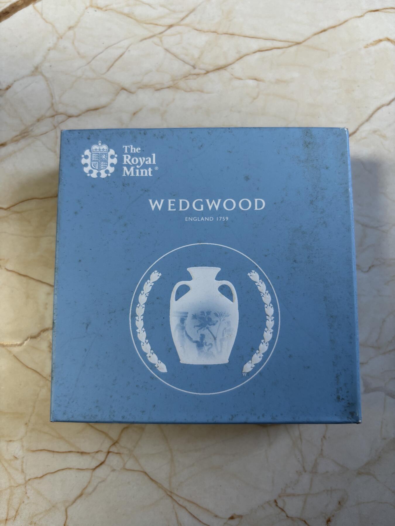 第197期拍卖 英国2019年韦奇伍德瓷器品牌创立260周年双色加厚银币，24克，925银，发行1250枚