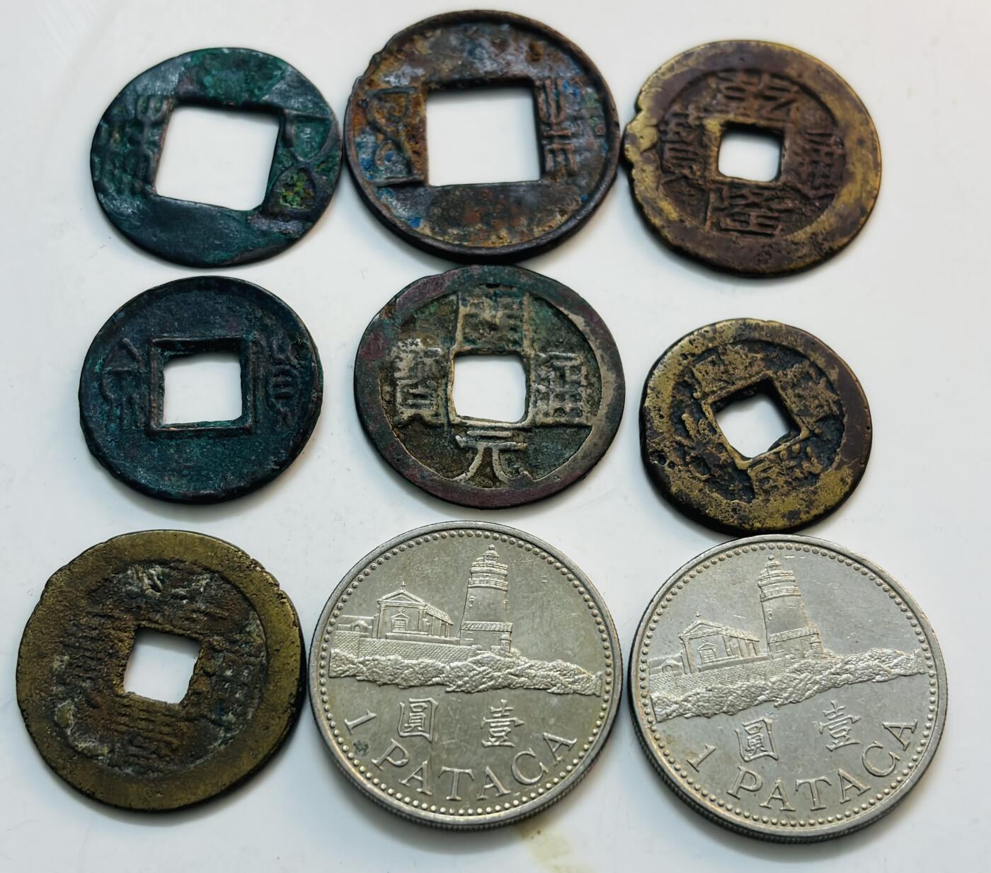 文馨钱币收藏第 299 场，长期接代拍业务 中国历代古钱币 7 枚，汉代，新莽，唐代，清代➕2 枚原光品相中国澳门灯塔一元