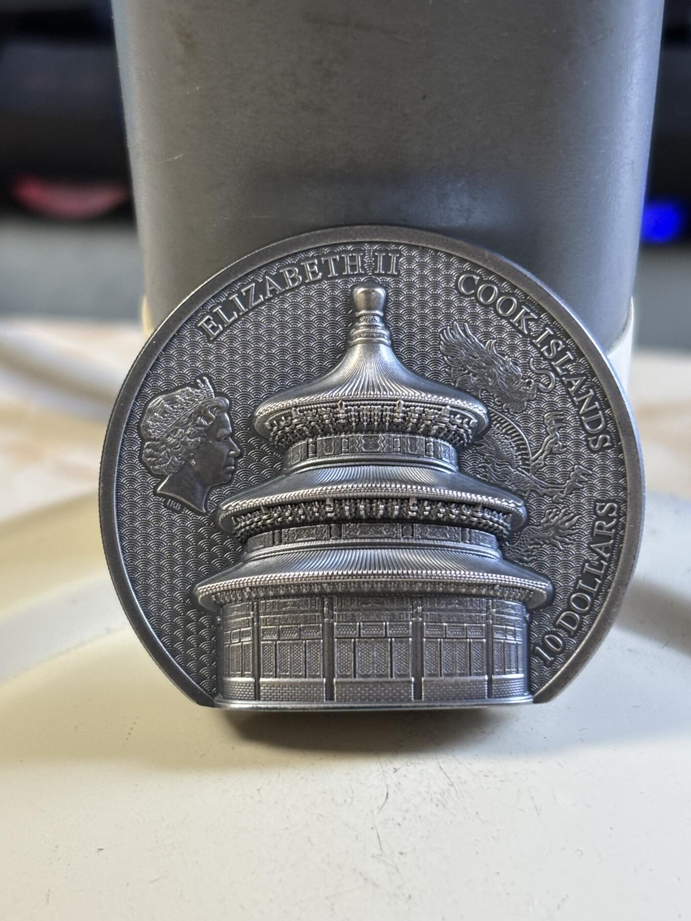 第197期拍卖 库克2023年天坛祈年殿2盎司高浮雕纪念银币，999银，发行1888枚