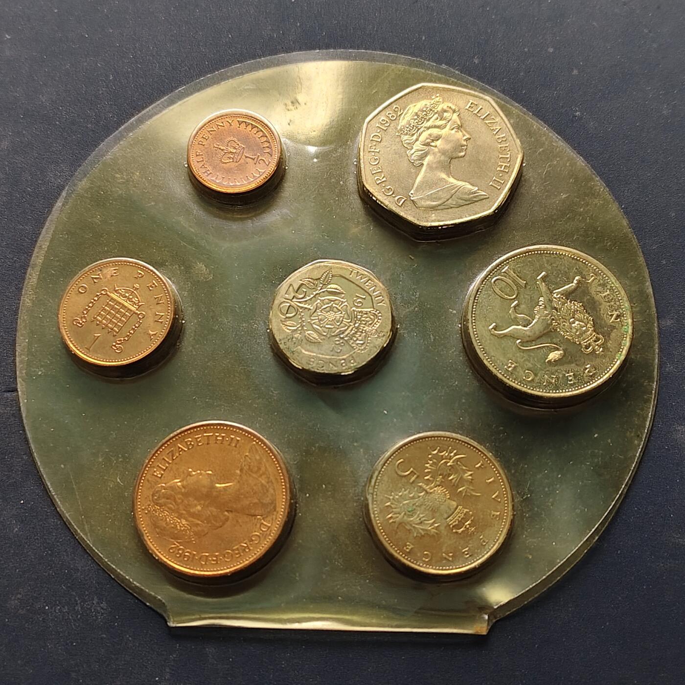 【全场包邮】纯粹捡漏拍521场 英国官方封装套币3套一组-1982年封装（无外壳）+1982年封装+1995年封装含联合国2镑