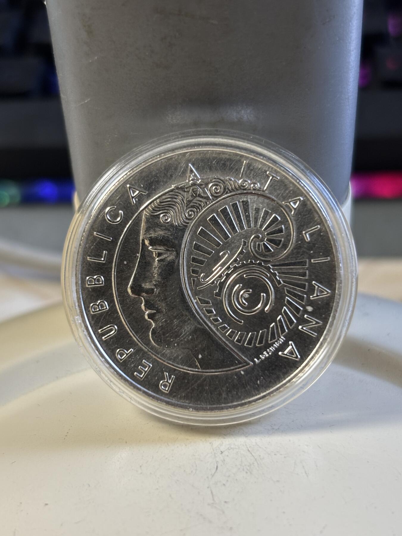 第197期拍卖 意大利2010年工业联合会百年5欧磨砂纪念银币，925银，18克，发行7500枚