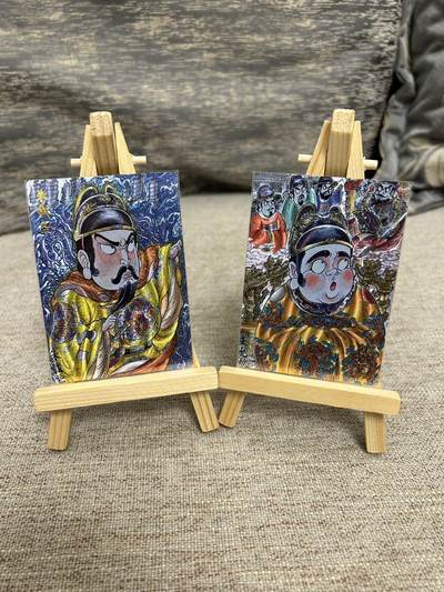 喜灰玩卡拍卖第七期，接拍品0佣金，欢迎送拍，释放现金流，让自己有资金可以购买更多喜欢的卡牌，让别的卡友能淘到更多心仪的卡牌 - 卡德曼 明帝系列 山丘老师绘 朱允文、朱载垕 一组2张 折光粗闪