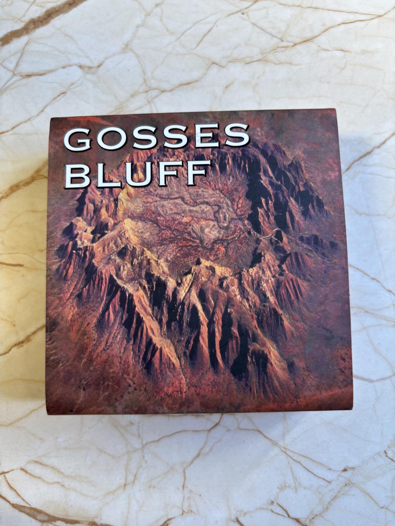 第197期拍卖 纽埃2017年陨石坑系列4镶嵌戈斯峭壁陨石仿古银币，999银，发行666枚