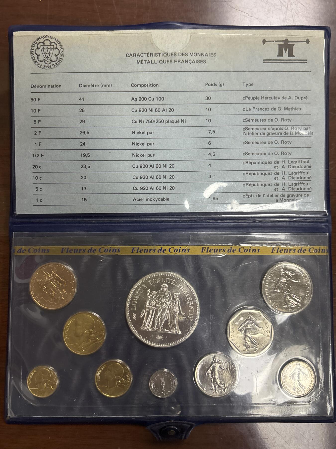 文馨钱币收藏第 299 场，长期接代拍业务 全新法国 1979 年 1 分-50 法郎 10 枚套册，50 法郎大银币 30 克 900 银，收藏一步到位