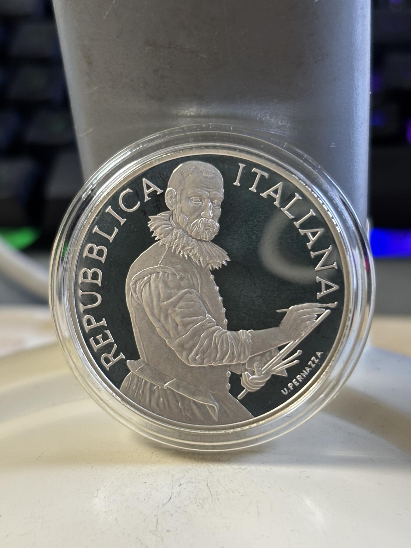 第197期拍卖 意大利2009年画家卡拉奇逝世400周年精制纪念银币，925银，22克，发行9000枚，有氧化