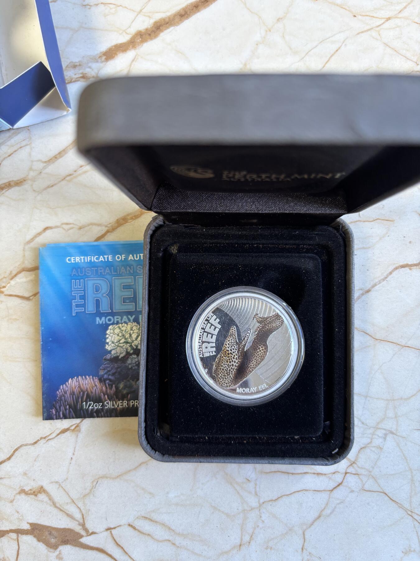 第197期拍卖 澳大利亚2010年海洋动物系列鳗鱼半盎司彩银币，999银，发行10000枚，15.573克