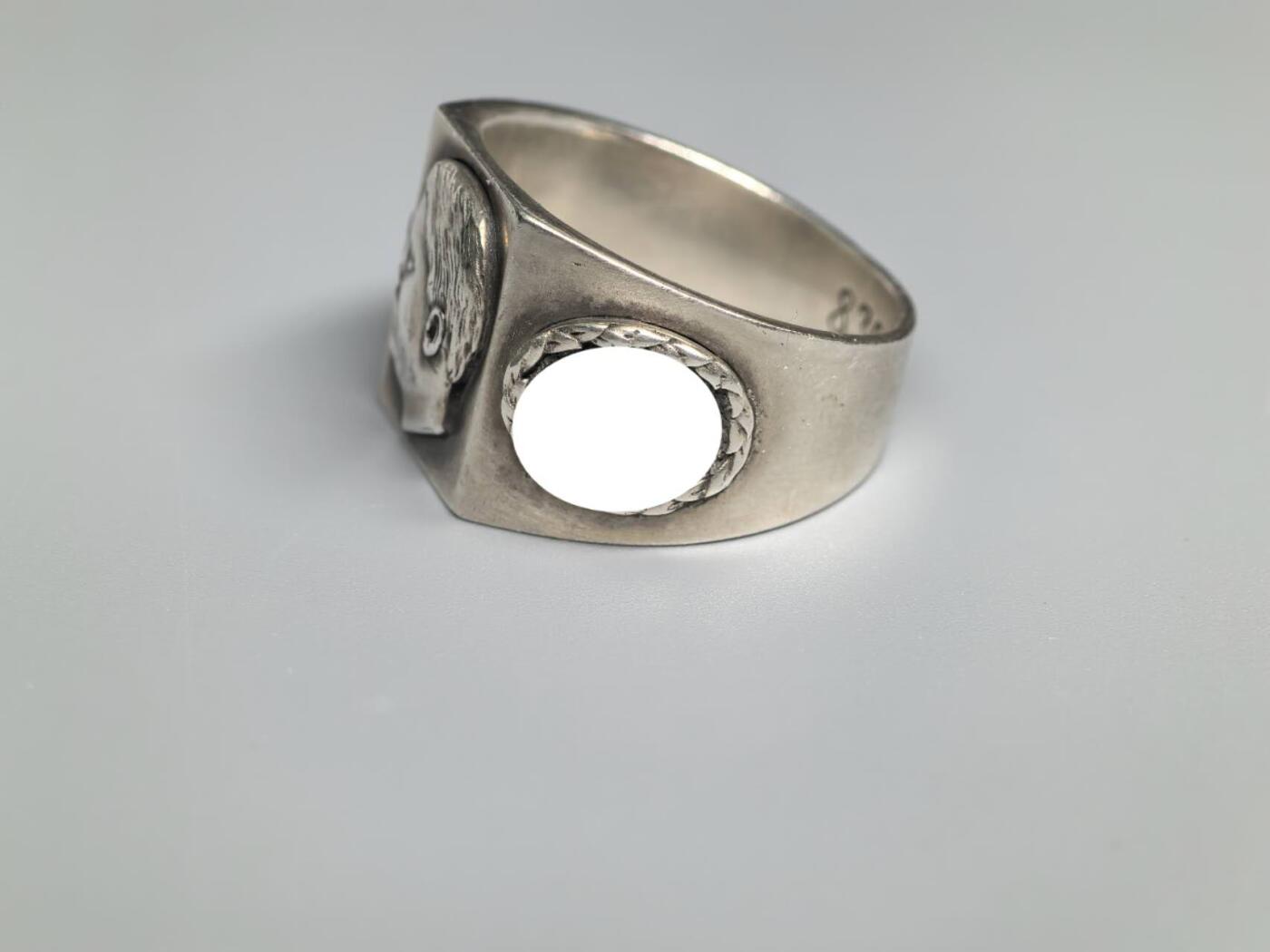 小驴勋章奖章收藏4月11日周六晚六点拍卖（珍爱和平，收藏战争，铭记历史，勿忘国耻，忠党爱国。有偿代拍，送拍规则在简介最后，参拍须阅读规则后再参拍，关系到运费包装发货时效真假辨别等关键信息，拍卖时不再发原图，看大图店主微信码在拍卖店铺介绍里） 现代工艺品 AH纪念戒指 银质珐琅 港码22号