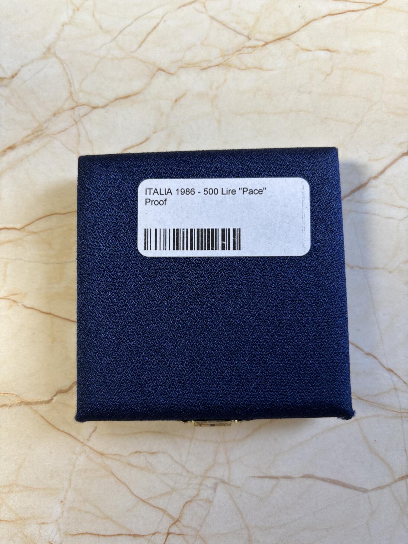 第197期拍卖 意大利1987年国际家庭日500里拉磨砂纪念银币，835银，11克