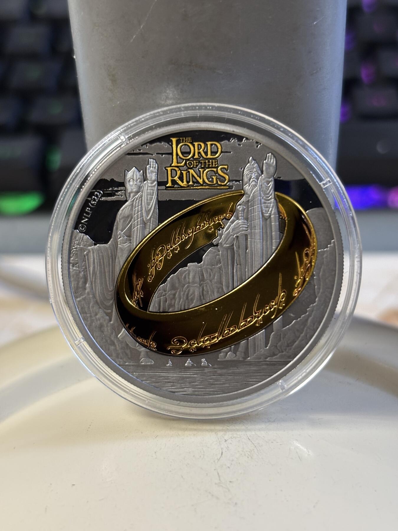 第197期拍卖 萨摩亚2023年指环王系列阿苟纳斯巨像镀金纪念银币，999银镀金，1盎司，发行1499枚，有氧化