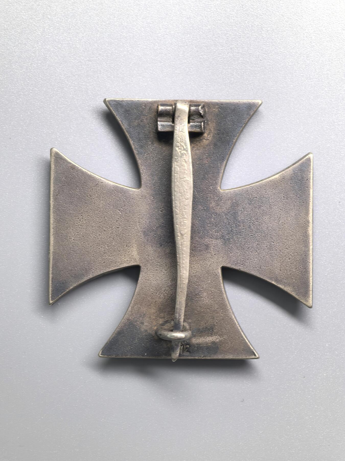 小驴勋章奖章收藏4月11日周六晚六点拍卖（珍爱和平，收藏战争，铭记历史，勿忘国耻，忠党爱国。有偿代拍，送拍规则在简介最后，参拍须阅读规则后再参拍，关系到运费包装发货时效真假辨别等关键信息，拍卖时不再发原图，看大图店主微信码在拍卖店铺介绍里）