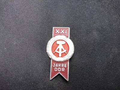 云宸嘉赏-勋臻佳藏四月精品甄选场次（低佣 一元一手） - 民主德国建国十一周年纪念章