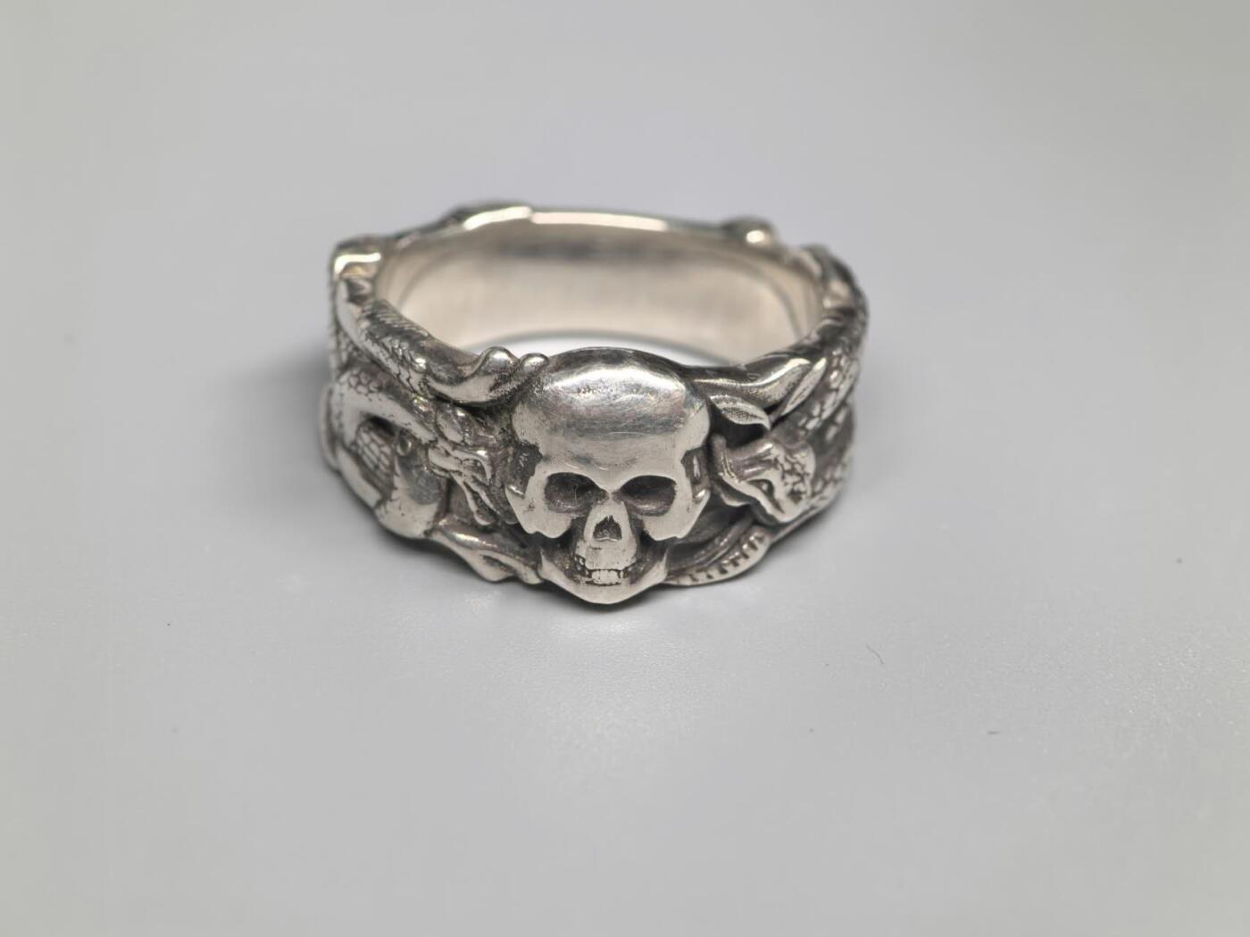 小驴勋章奖章收藏4月11日周六晚六点拍卖（珍爱和平，收藏战争，铭记历史，勿忘国耻，忠党爱国。有偿代拍，送拍规则在简介最后，参拍须阅读规则后再参拍，关系到运费包装发货时效真假辨别等关键信息，拍卖时不再发原图，看大图店主微信码在拍卖店铺介绍里）