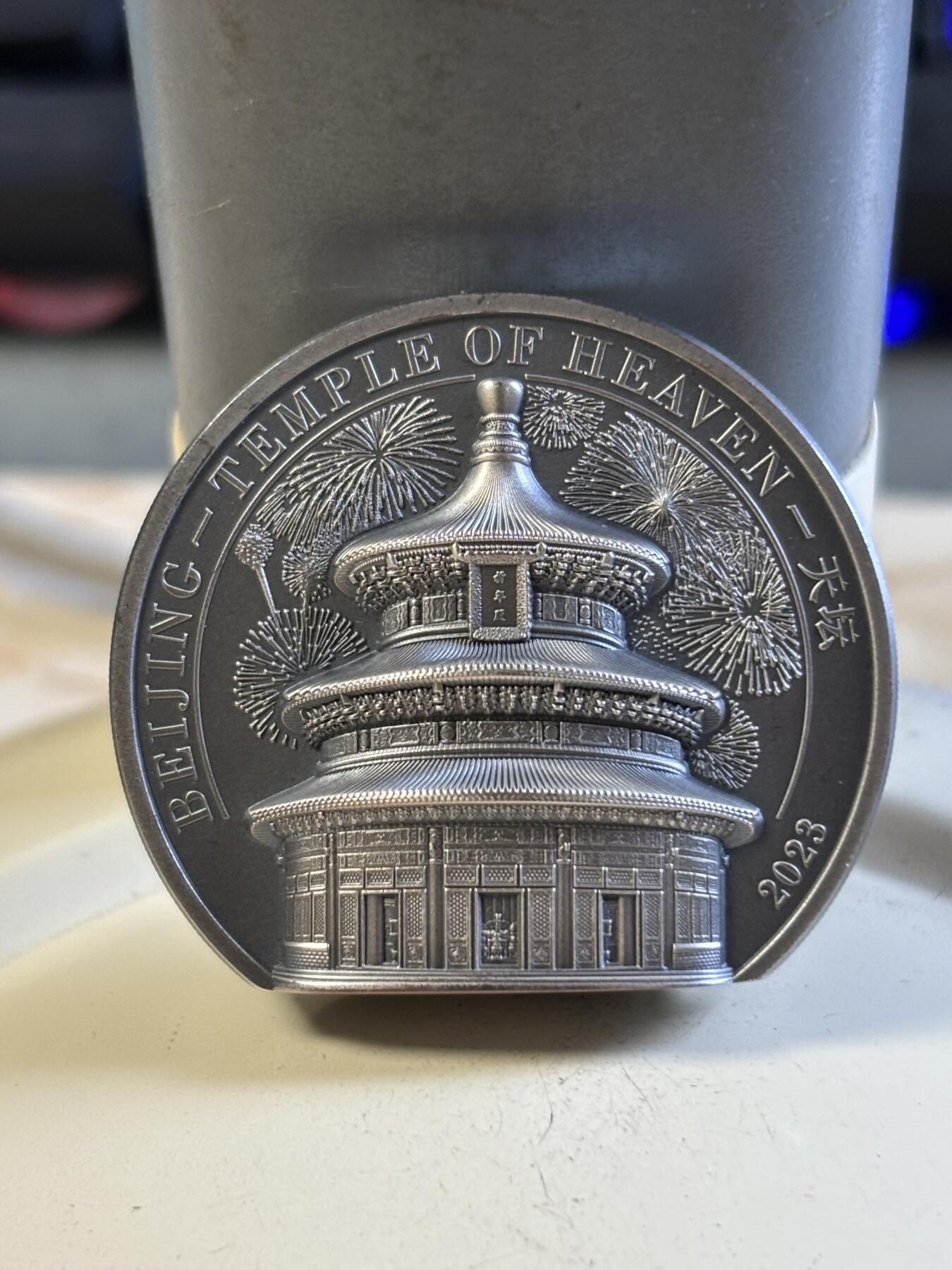 第197期拍卖 库克2023年天坛祈年殿2盎司高浮雕纪念银币，999银，发行1888枚