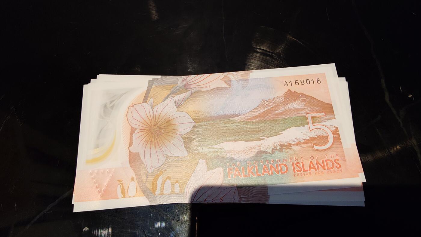 世界钱币～微拍第245期暨2026年第26期  新货卖剩品种部分上架提供选购 2025年福克兰群岛5镑 全新绝品无47倒置号 尾号016