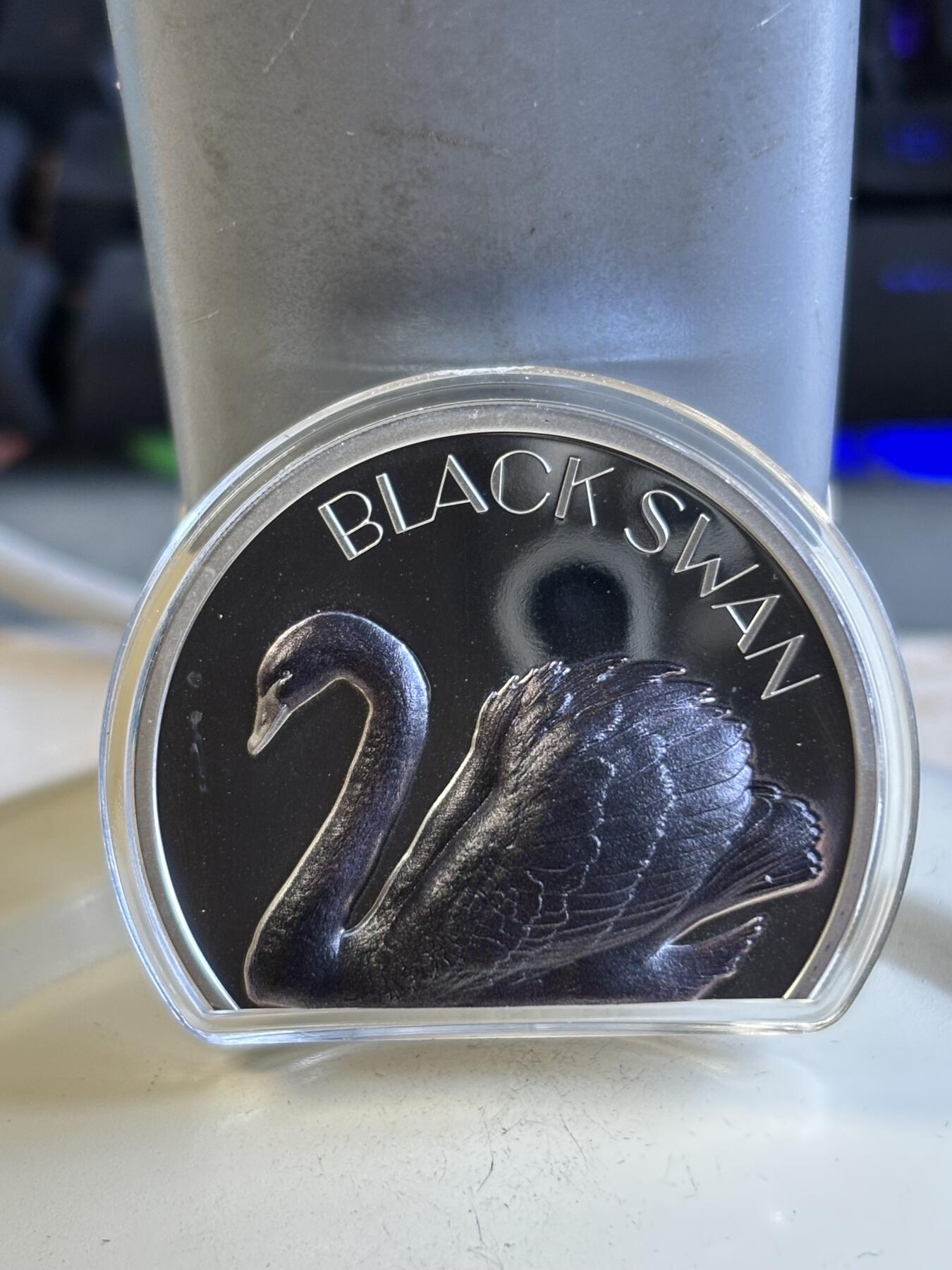 第197期拍卖 库克2023年自然平衡系列黑白天鹅2盎司异形银币，999银，发行2500枚