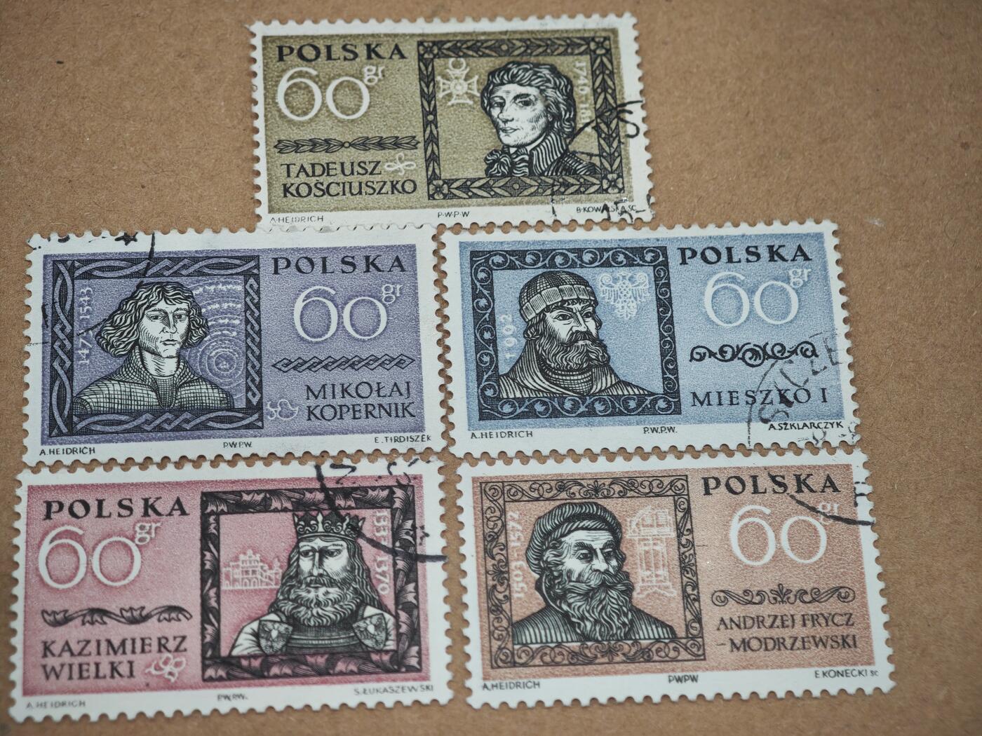 橙子收藏第八期(社会主义国家邮票专场) 波兰1950-1960年代发行的波兰历史名人系列邮票，以纪念对波兰历史、科学与民族发展有重大贡献的人物1. 塔德乌什·科希丘什科 2. 尼古拉·哥白尼 3. 米什科一世 4. 卡齐米日三世大帝 5. 安杰伊·弗里奇·莫杰夫斯基