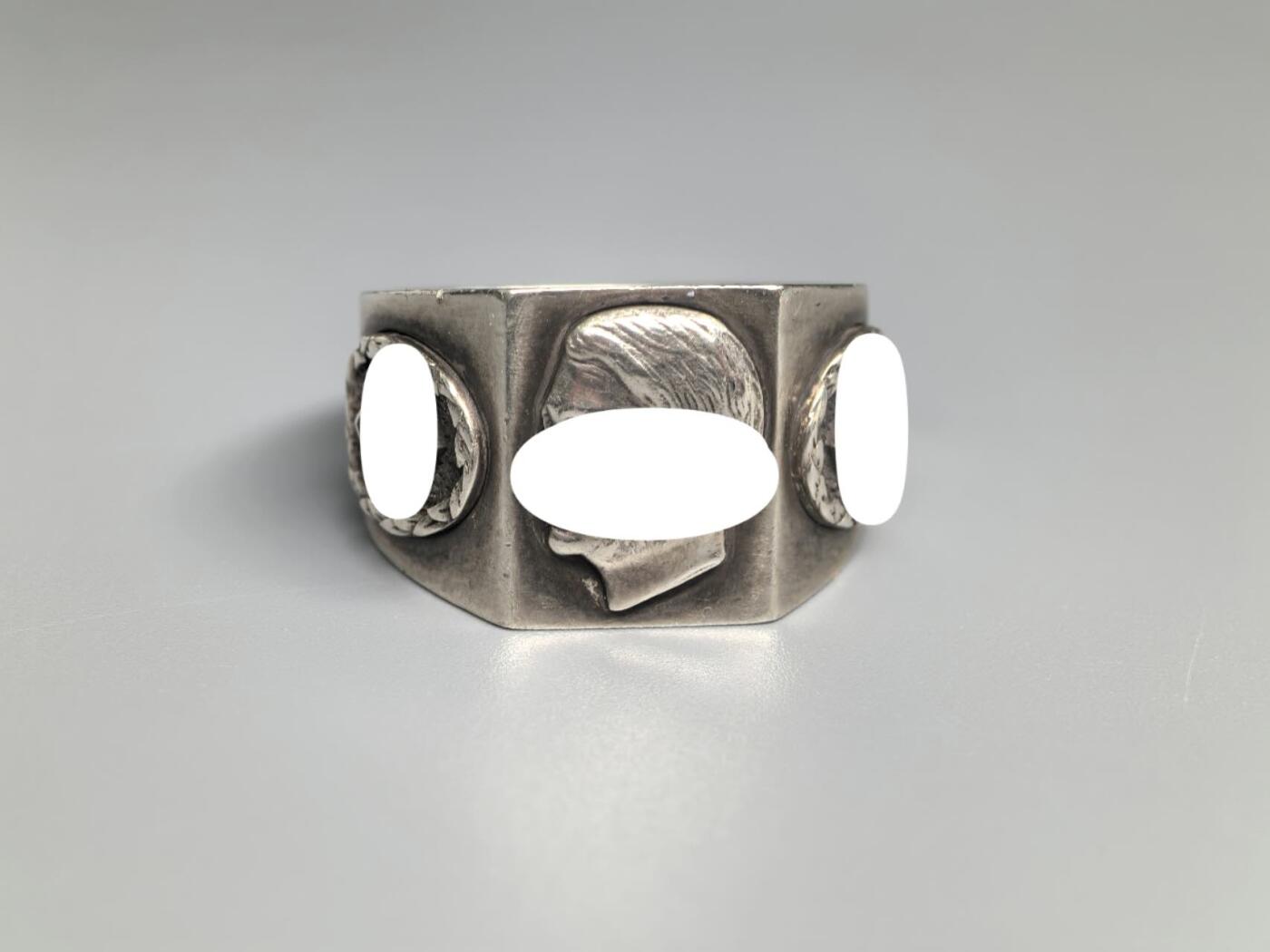 小驴勋章奖章收藏4月11日周六晚六点拍卖（珍爱和平，收藏战争，铭记历史，勿忘国耻，忠党爱国。有偿代拍，送拍规则在简介最后，参拍须阅读规则后再参拍，关系到运费包装发货时效真假辨别等关键信息，拍卖时不再发原图，看大图店主微信码在拍卖店铺介绍里） 现代工艺品 AH纪念戒指 银质珐琅 港码22号