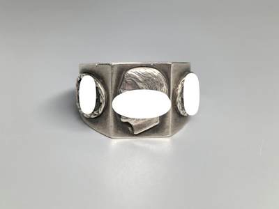 小驴勋章奖章收藏4月11日周六晚六点拍卖（珍爱和平，收藏战争，铭记历史，勿忘国耻，忠党爱国。有偿代拍，送拍规则在简介最后，参拍须阅读规则后再参拍，关系到运费包装发货时效真假辨别等关键信息，拍卖时不再发原图，看大图店主微信码在拍卖店铺介绍里） - 现代工艺品 AH纪念戒指 银质珐琅 港码22号