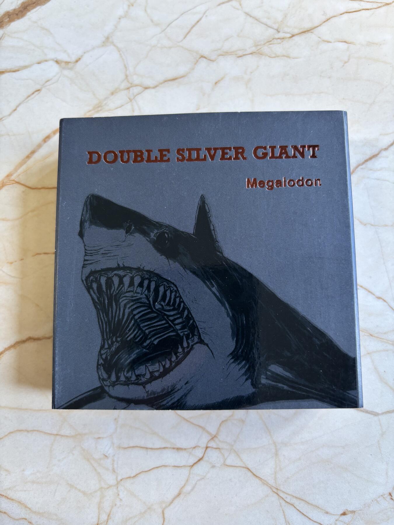 第197期拍卖 瓦努阿图2025年恐龙时代5巨齿鲨银铜双金属纪念币，999银+铜，10克+145克，发行1999枚