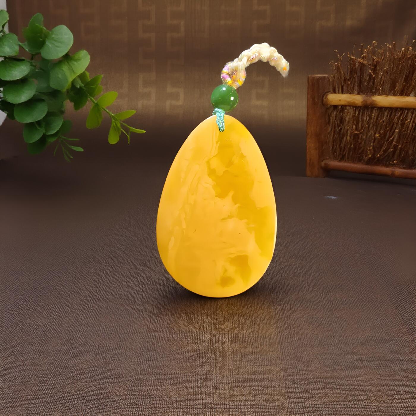 碧月说宝 君子怀瑾·当代和田玉清风专场(八) 焦皮料 鸡油黄蜜蜡吊坠