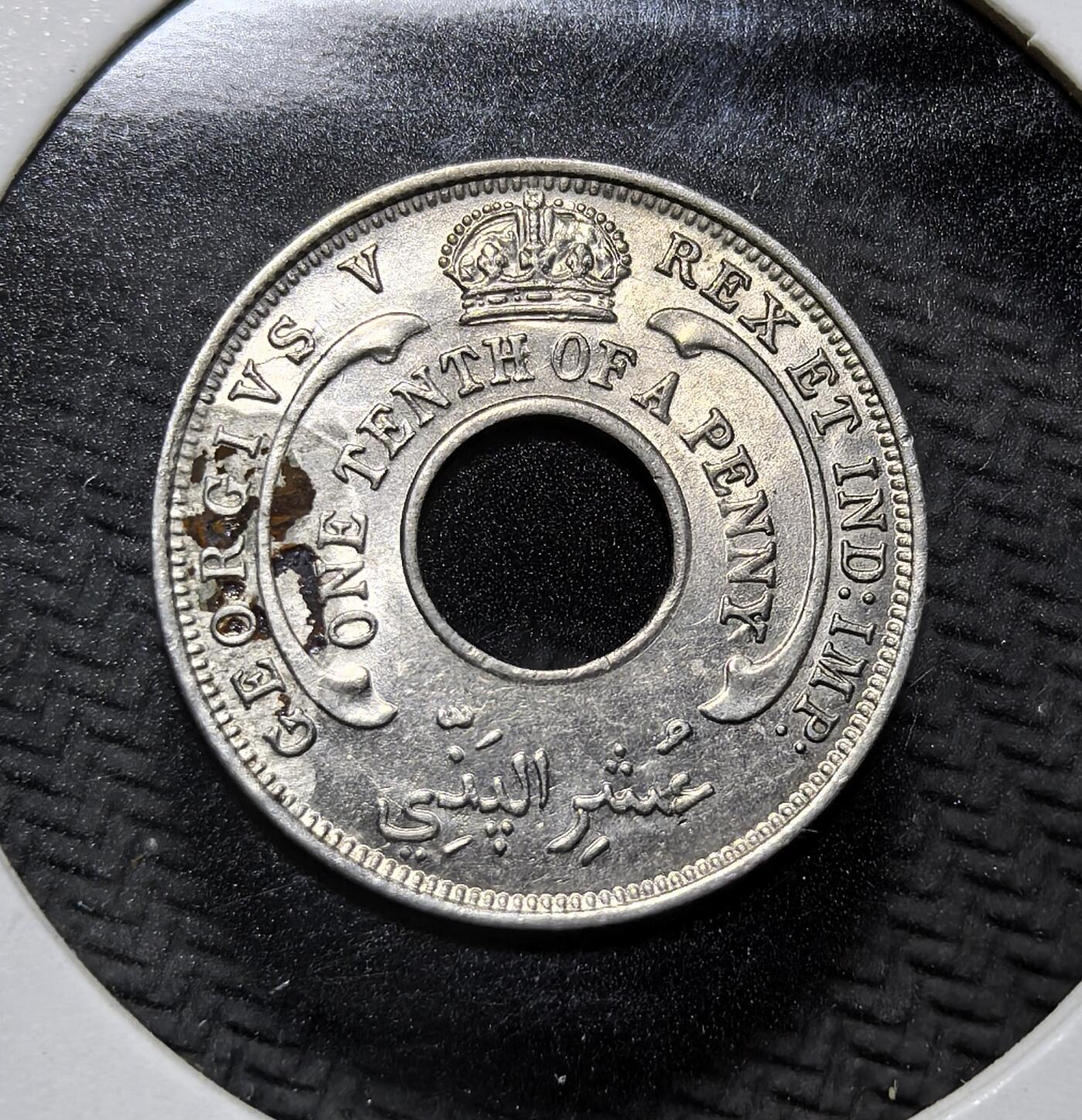 外国优质老铜币纪念币银币专场，周六晚上九点倒数截拍，满百包邮，周日发货,可寄存半年，喜欢朋友微信扫描二维码可直接参拍 英属西非1935年1/10 便士镍币，正面为英王乔治五世像，背面以所罗门之星（六芒星）为设计，是英属西非殖民地流通辅币，见证英国殖民西非的货币体系与历史。