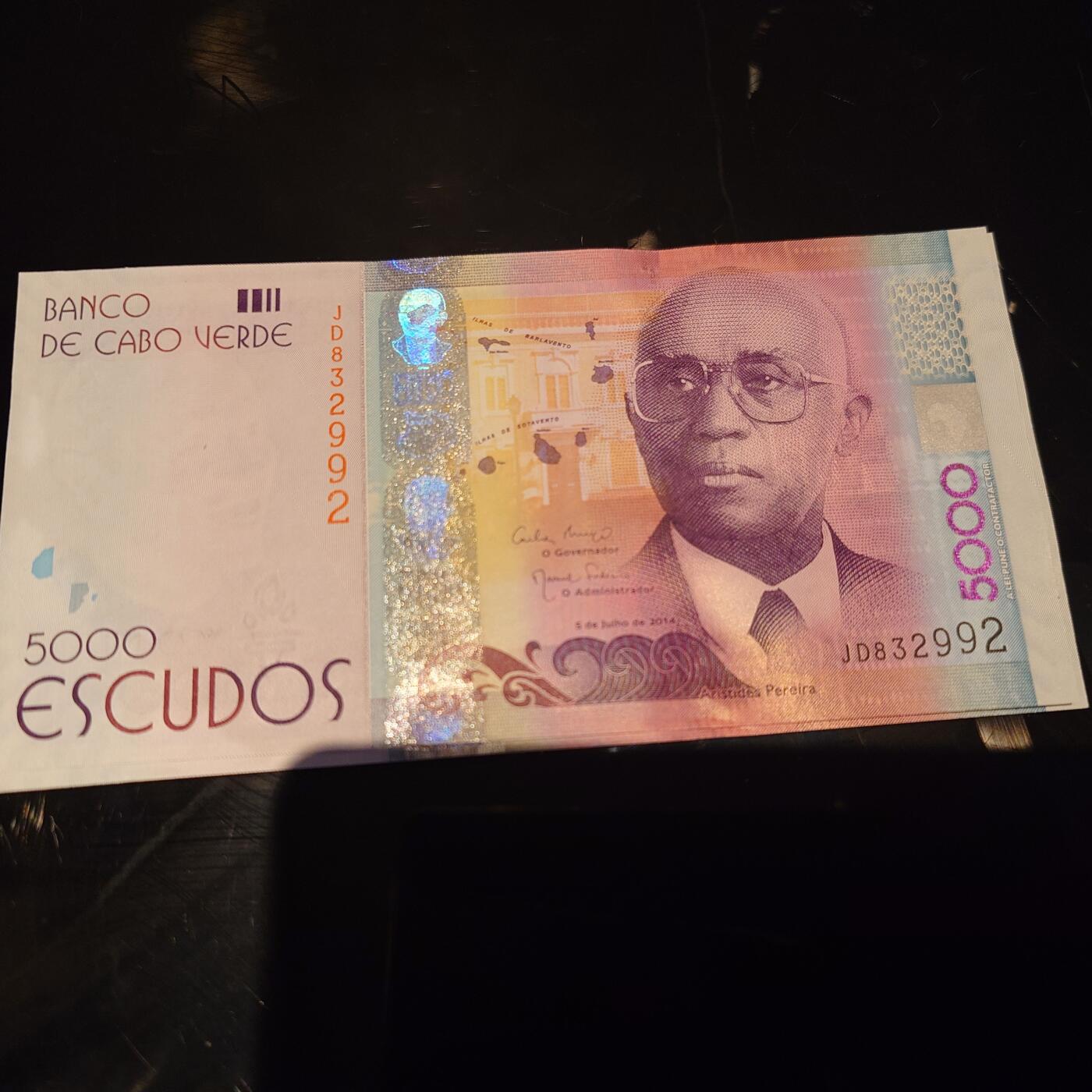 世界钱币～微拍第245期暨2026年第26期  新货卖剩品种部分上架提供选购 2014年佛得角5000 全新绝品无47尾号992