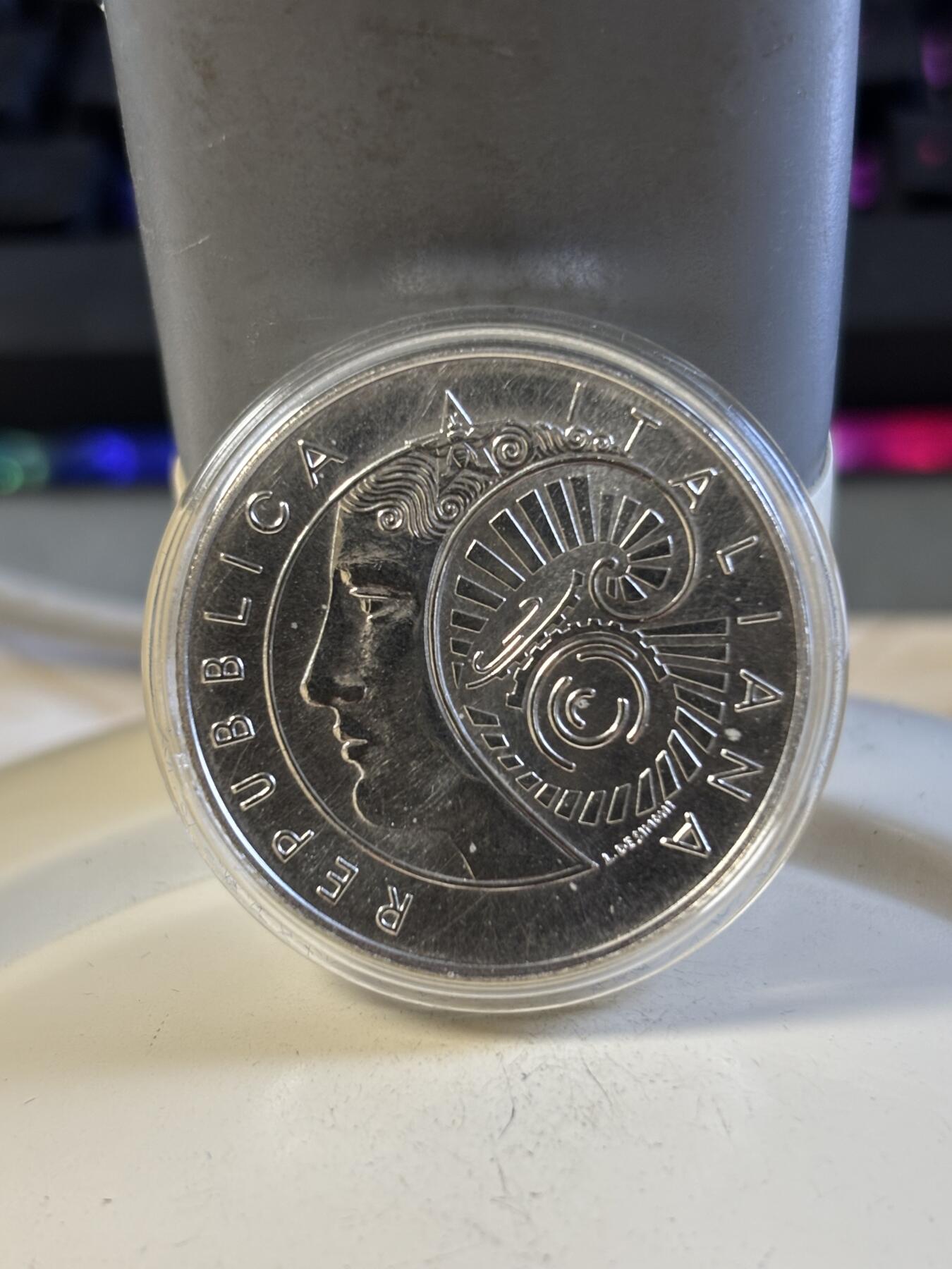 第197期拍卖 意大利2010年工业联合会百年5欧磨砂纪念银币，925银，18克，发行7500枚