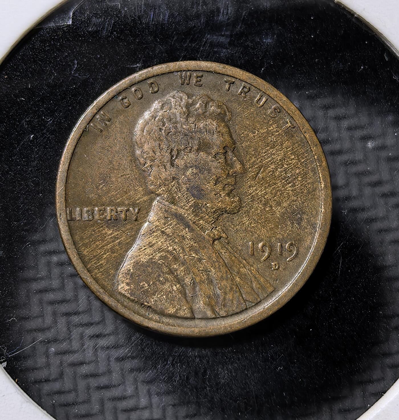 外国优质老铜币纪念币银币专场，周六晚上九点倒数截拍，满百包邮，周日发货,可寄存半年，喜欢朋友微信扫描二维码可直接参拍 美国1919 年D版林肯小麦 1 美分铜币