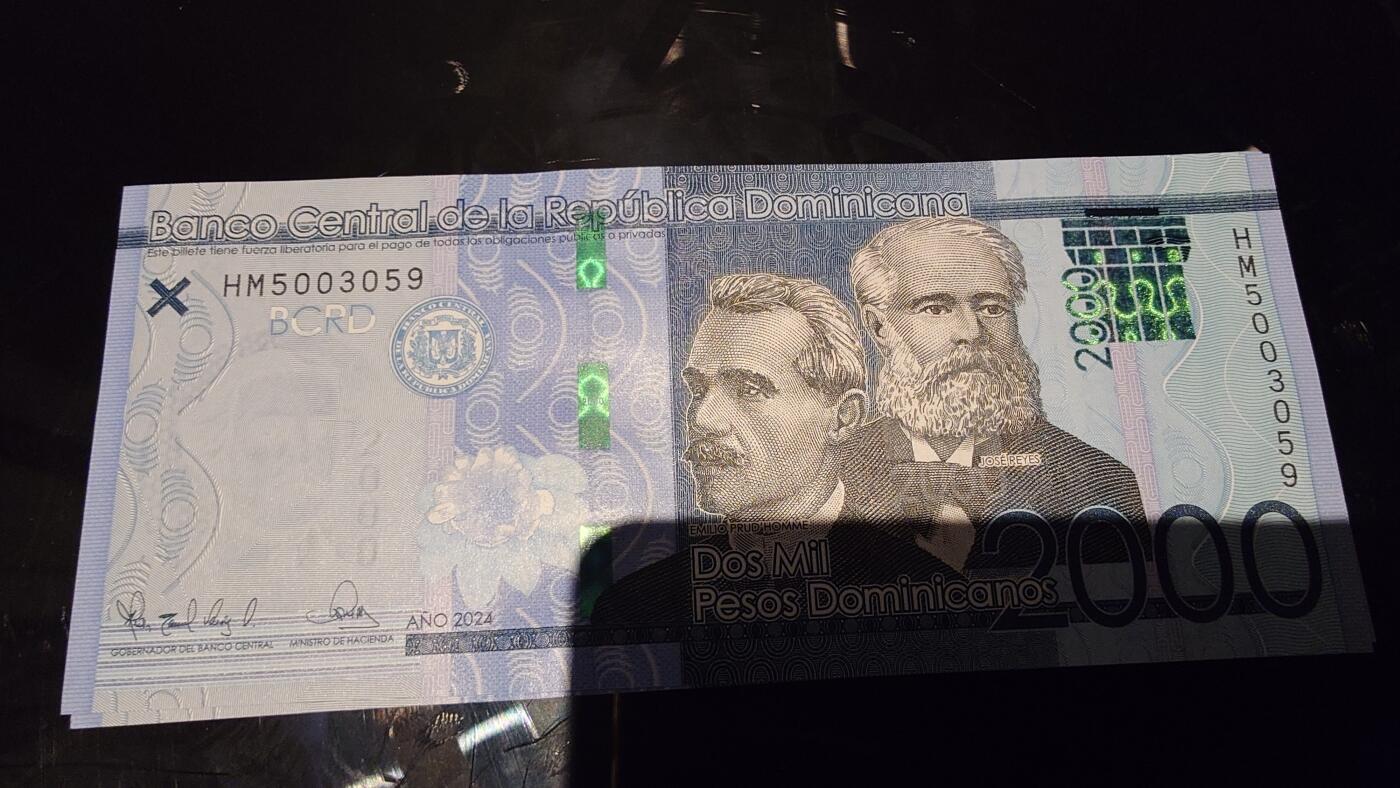 世界钱币～微拍第245期暨2026年第26期  新货卖剩品种部分上架提供选购 2024年多米尼加2000 全新绝品无47尾号059