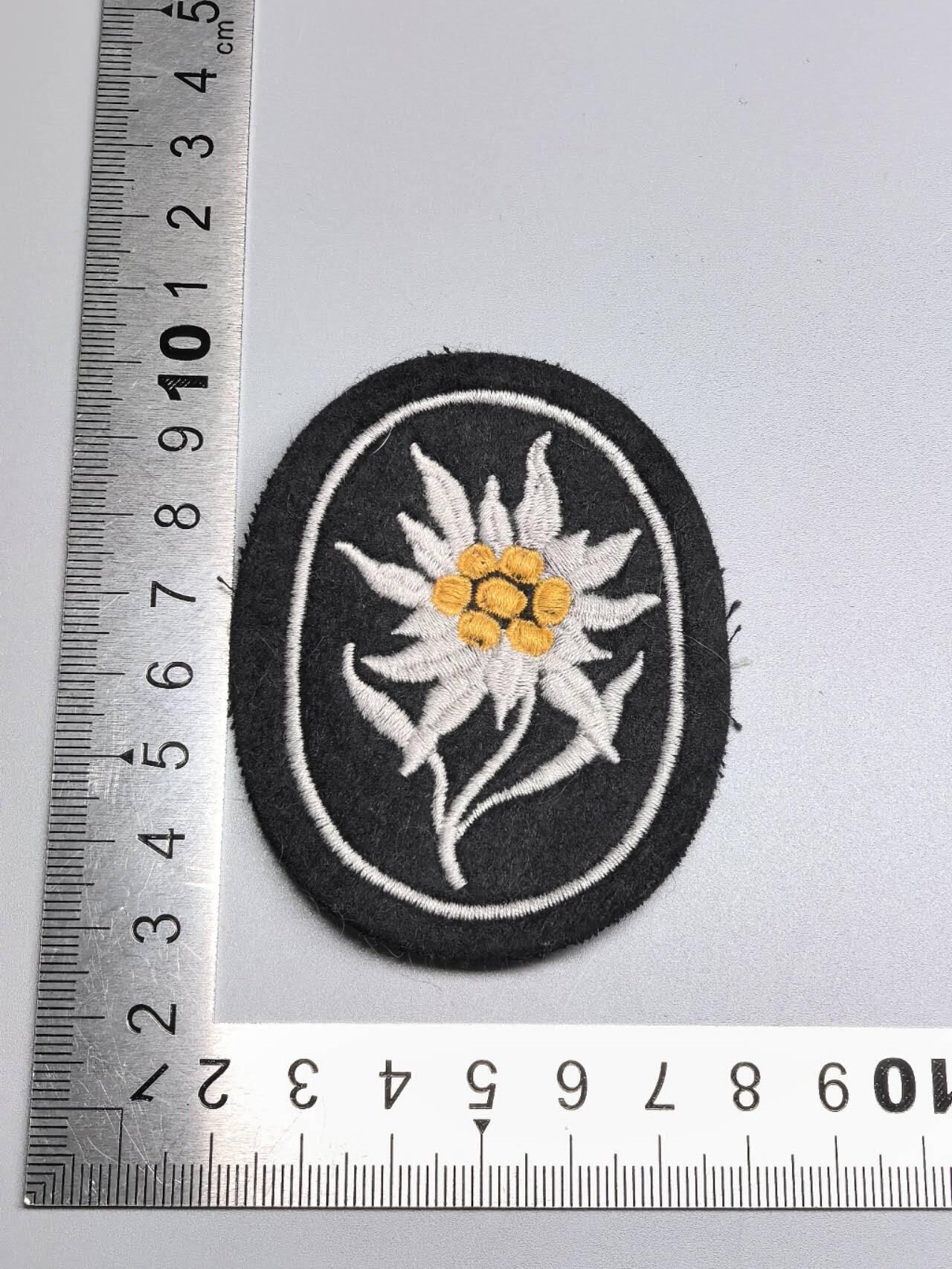 小驴勋章奖章收藏4月11日周六晚六点拍卖（珍爱和平，收藏战争，铭记历史，勿忘国耻，忠党爱国。有偿代拍，送拍规则在简介最后，参拍须阅读规则后再参拍，关系到运费包装发货时效真假辨别等关键信息，拍卖时不再发原图，看大图店主微信码在拍卖店铺介绍里） 现代工艺品 山地臂章 非原品