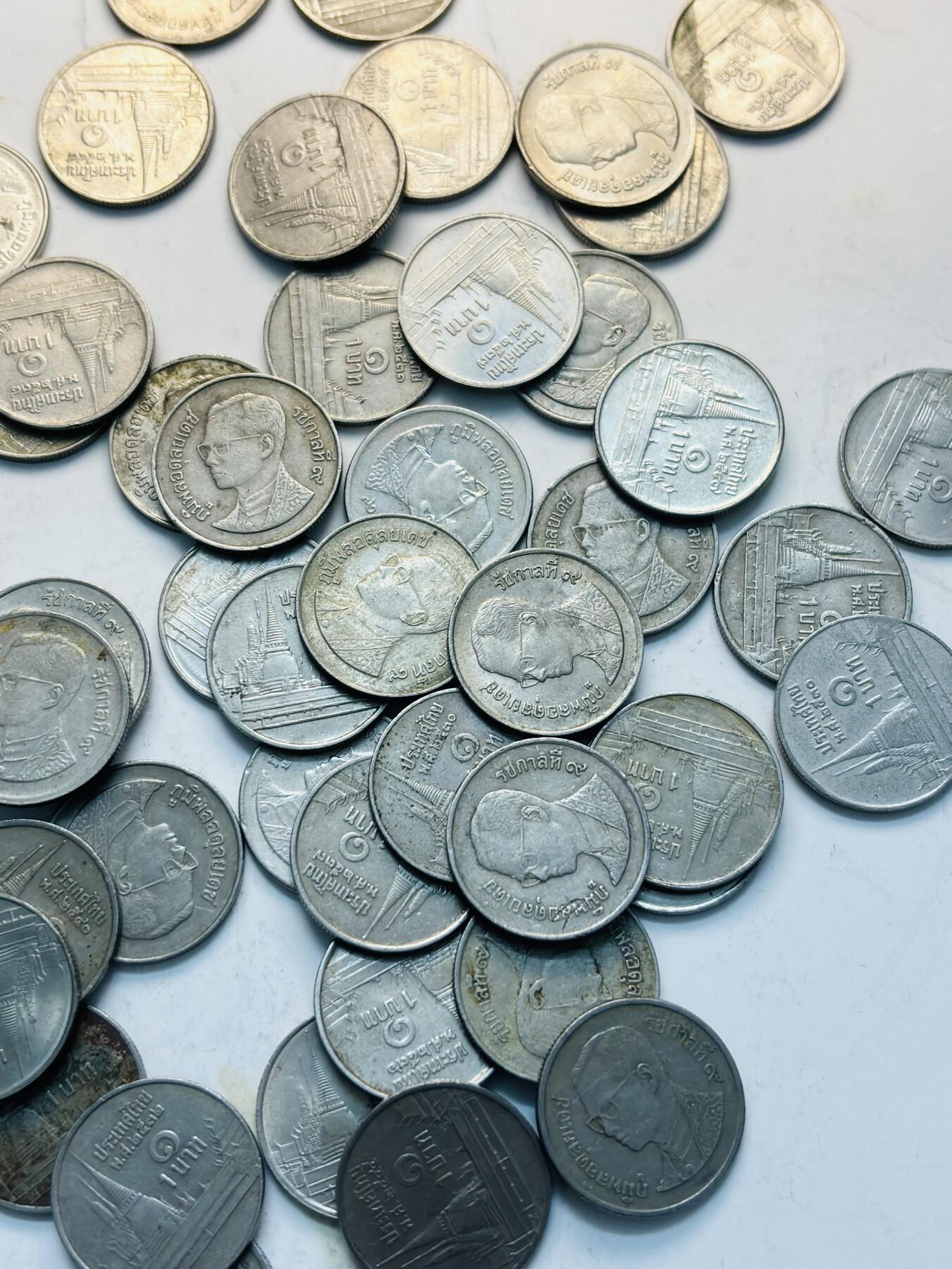 文馨钱币收藏第 299 场，长期接代拍业务 带光好品泰国老版泰铢 100 枚