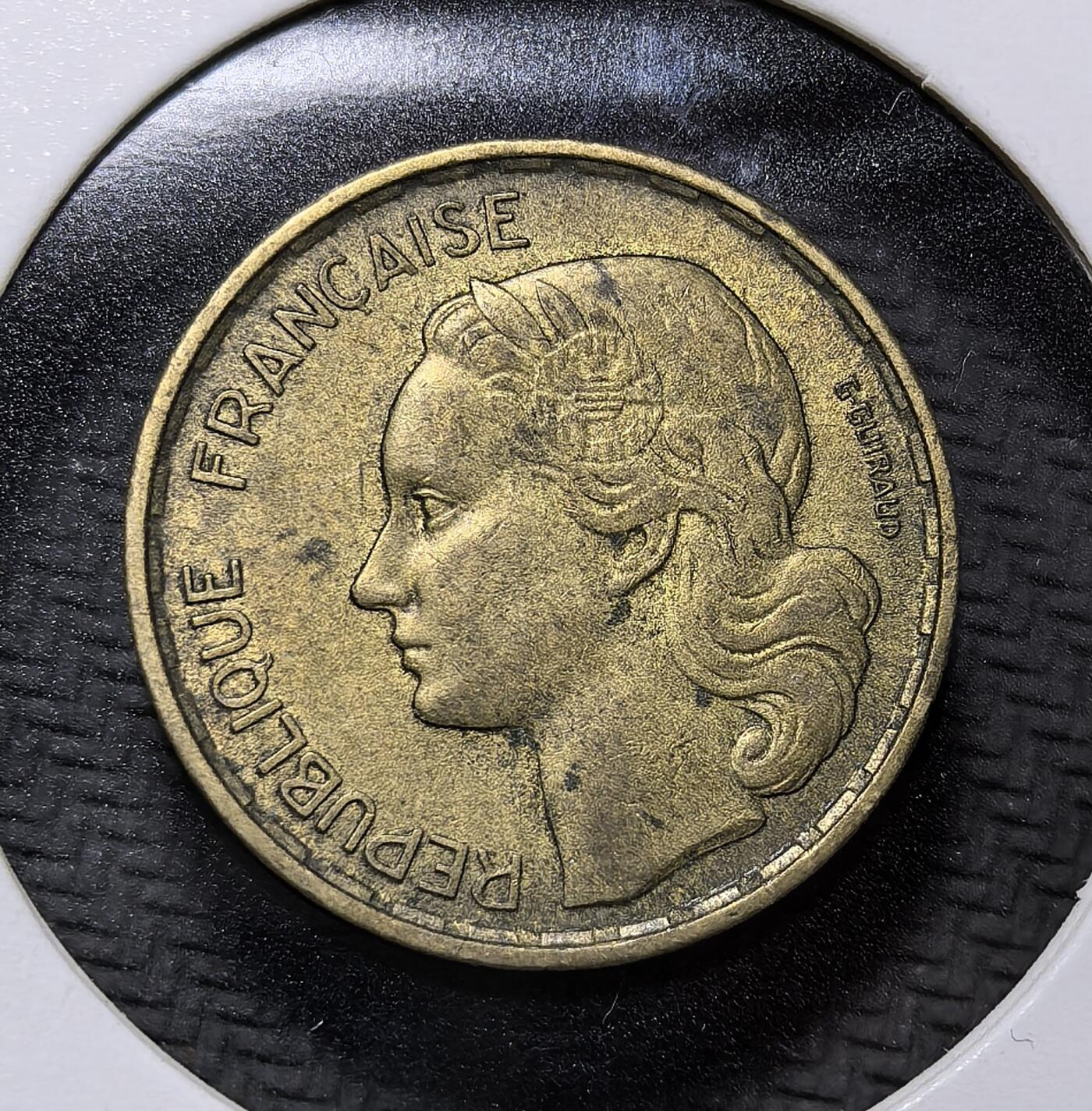 外国优质老铜币纪念币银币专场，周六晚上九点倒数截拍，满百包邮，周日发货,可寄存半年，喜欢朋友微信扫描二维码可直接参拍