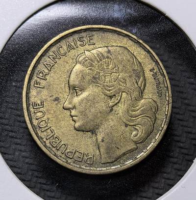 外国优质老铜币纪念币银币专场，周六晚上九点倒数截拍，满百包邮，周日发货,可寄存半年，喜欢朋友微信扫描二维码可直接参拍 - 法国 1951 年20 法郎铜币。正面为玛丽安娜头像，背面是高卢雄鸡与国训 “自由、平等、博爱”，属战后第四共和国时期经典流通币，见证法国货币与民族精神延续。