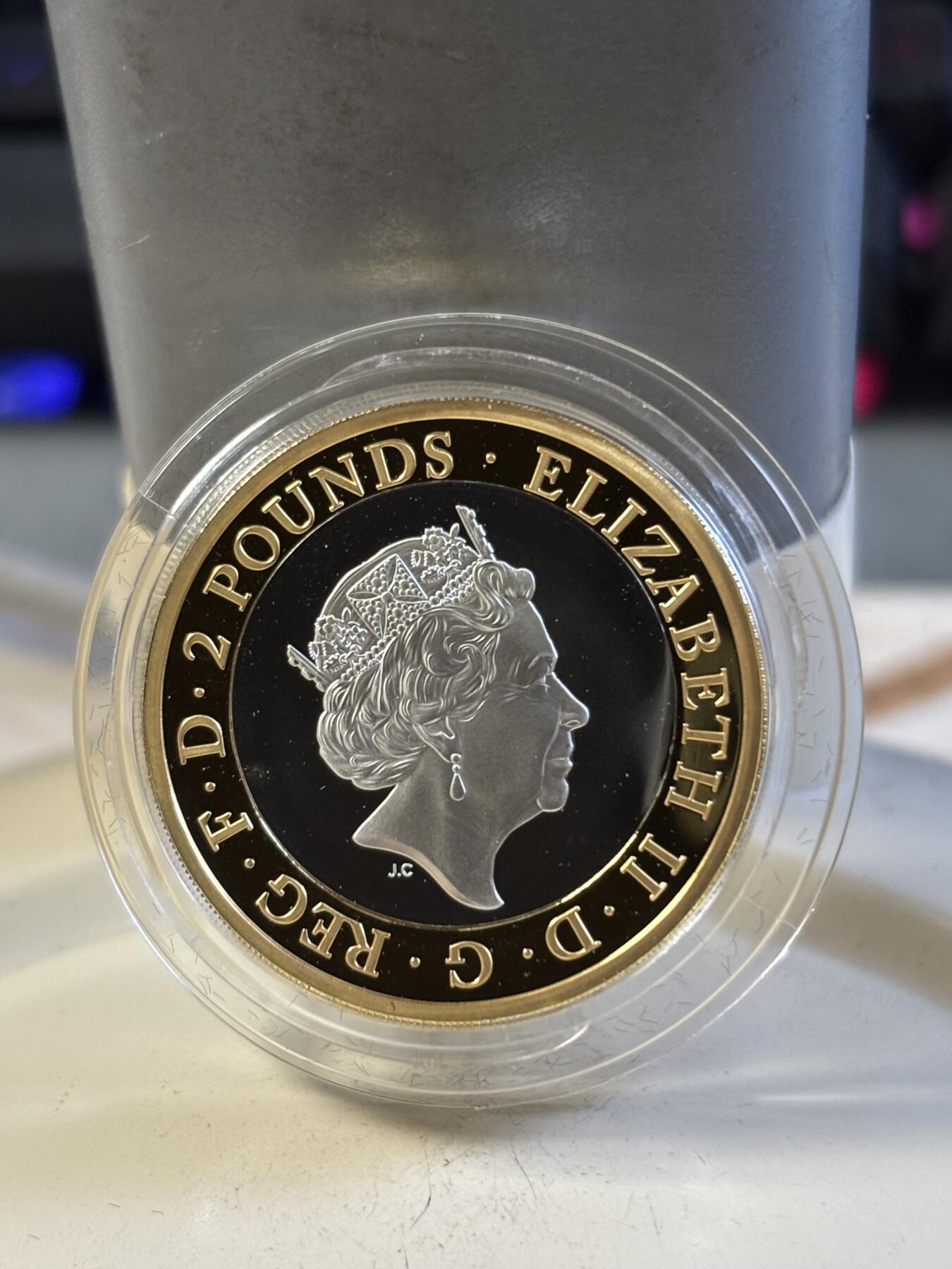 第197期拍卖 英国2019年韦奇伍德瓷器品牌创立260周年双色加厚银币，24克，925银，发行1250枚