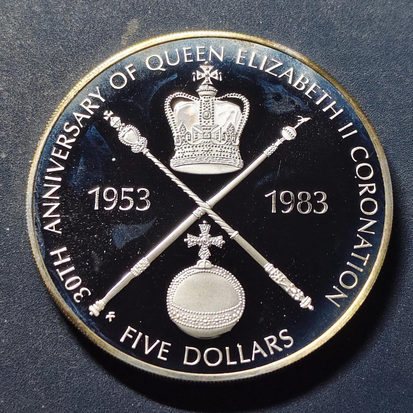 【全场包邮】纯粹捡漏拍519场 【稀少】所罗门群岛1983年5元加冕30周年精制克朗型纪念银币【39.5毫米30.28克50%】-量2944