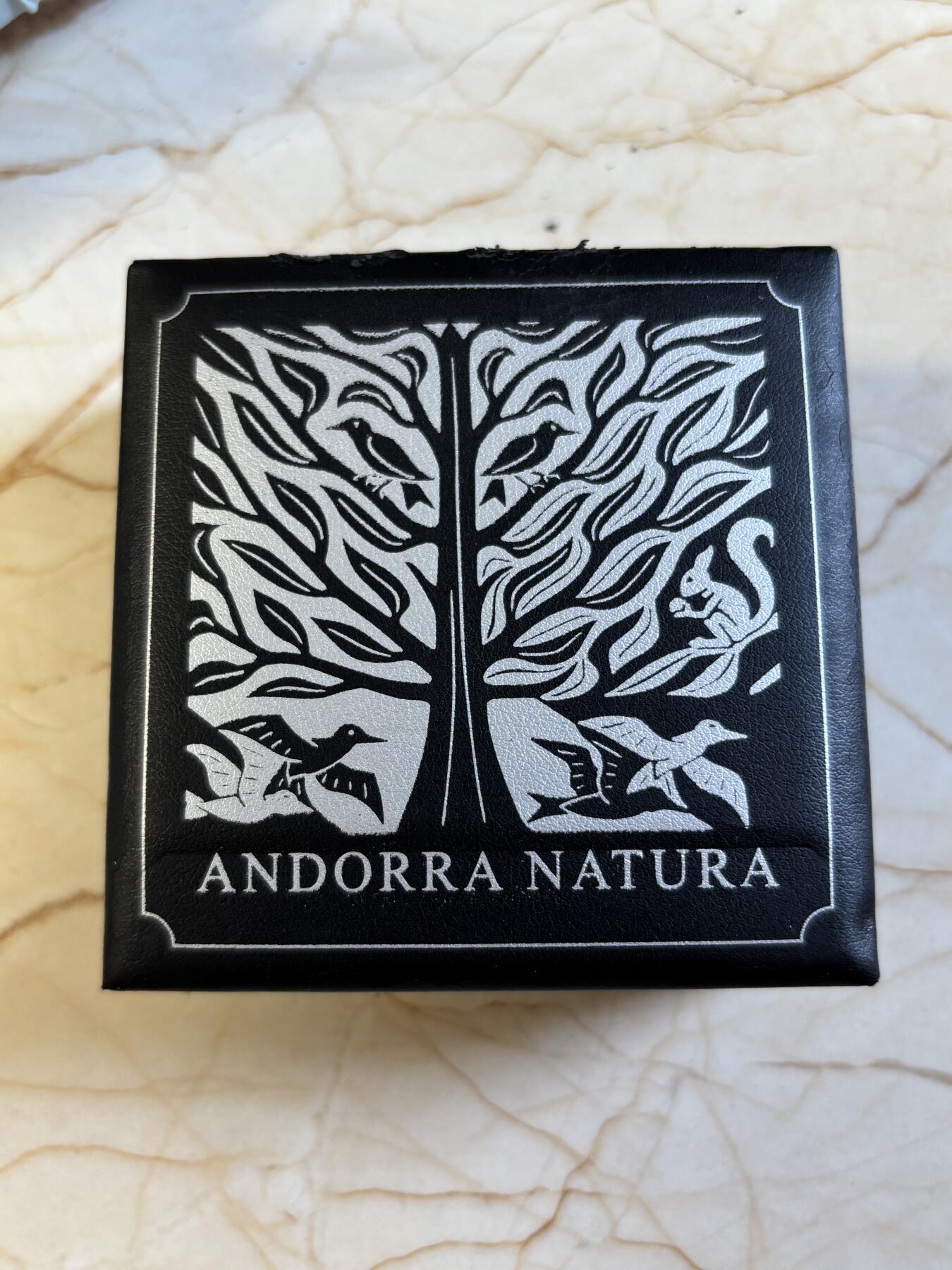 第197期拍卖 安道尔2013年自然宝藏系列狼地图形彩色纪念银币,1盎司999银，发行量3000枚，盒子脱皮银价584