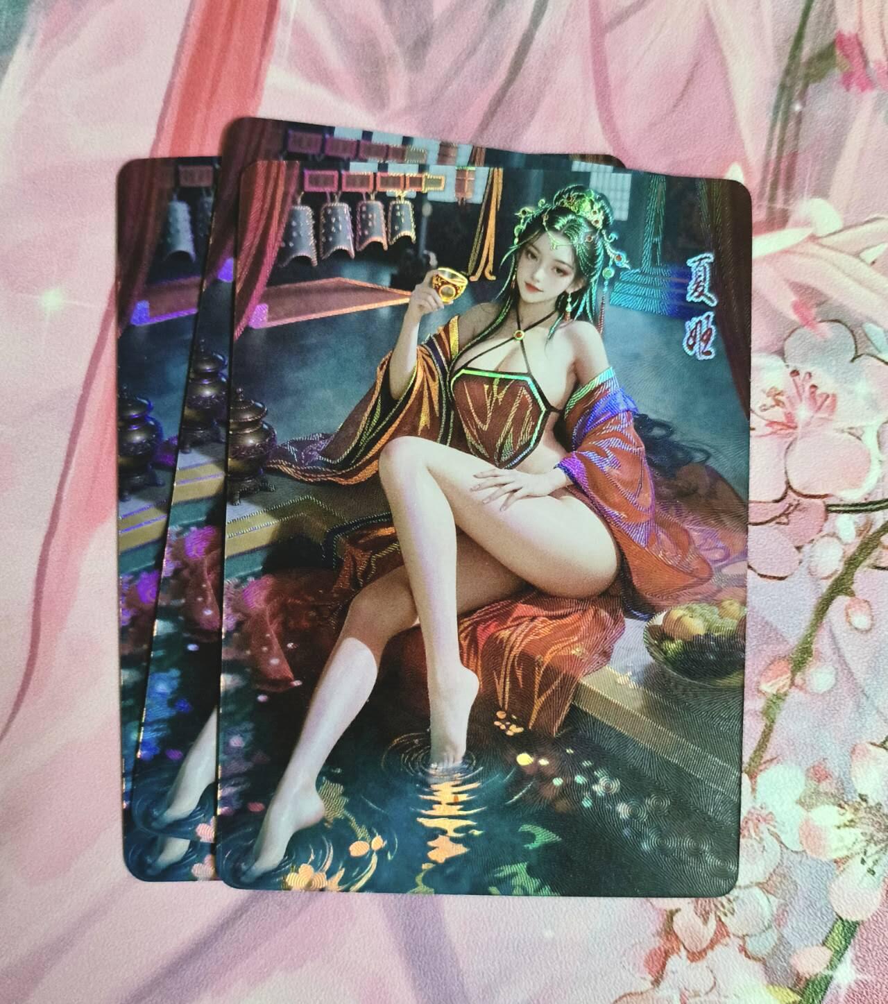 龙虎卡牌-八二场（满200元包邮，无佣金，每周六结拍，欢迎送拍） 折光彩闪3张 鸡腿佳人录 - 夏姬 三渐变一套（最后一张很艺术）