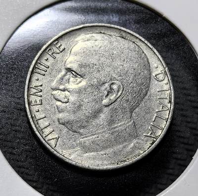 外国优质老铜币纪念币银币专场，周六晚上九点倒数截拍，满百包邮，周日发货,可寄存半年，喜欢朋友微信扫描二维码可直接参拍 - 意大利王国1920 年50 分，正面为国王维托里奥・埃马努埃莱三世像，背面是四狮战车与 “AEQVITAS（公正）” 铭文，属一战后意大利流通币，见证法西斯上台前的意大利货币史。