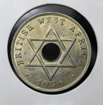 外国优质老铜币纪念币银币专场，周六晚上九点倒数截拍，满百包邮，周日发货,可寄存半年，喜欢朋友微信扫描二维码可直接参拍 - 英属西非1936年1便士H版，铸于爱德华八世在位当年。因他同年即退位，此币为英属西非唯一发行的带其名钱币，圆孔六芒星设计，见证英国殖民货币史与短暂的宪政危机。