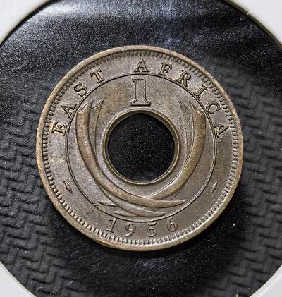 外国优质老铜币纪念币银币专场，周六晚上九点倒数截拍，满百包邮，周日发货,可寄存半年，喜欢朋友微信扫描二维码可直接参拍 - 英属东非1956年1 分铜币H版，正面为伊丽莎白二世女王像，背面是东非特色波纹设计，是英属东非殖民末期流通辅币，见证英国殖民统治终结与东非货币史。
