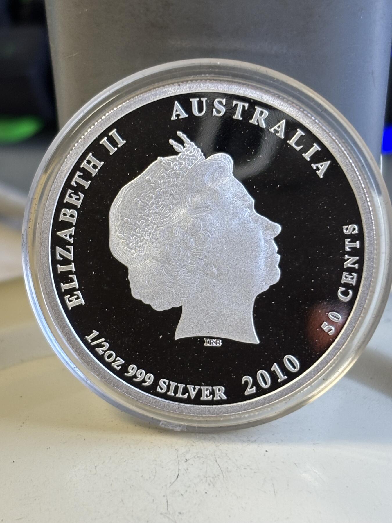 第197期拍卖 澳大利亚2010年海洋动物系列鳗鱼半盎司彩银币，999银，发行10000枚，15.573克