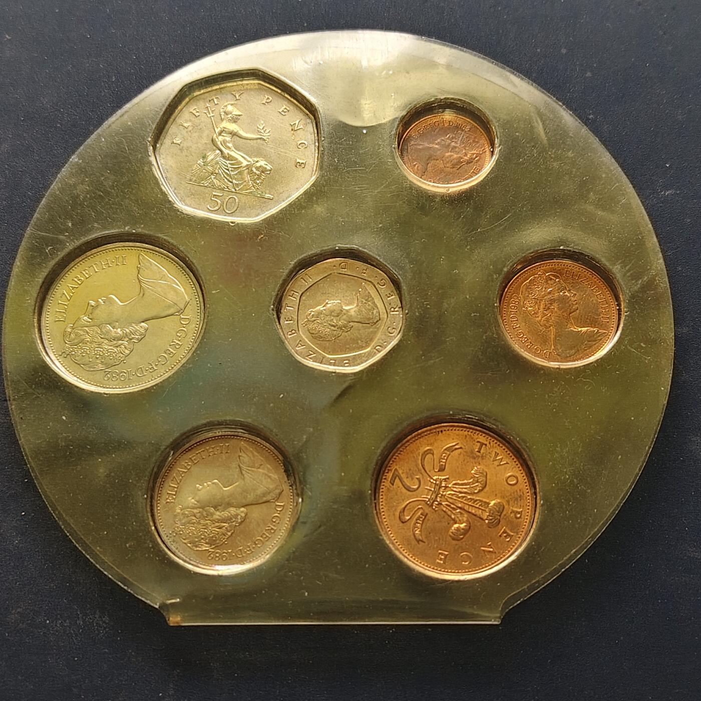 【全场包邮】纯粹捡漏拍521场 英国官方封装套币3套一组-1982年封装（无外壳）+1982年封装+1995年封装含联合国2镑