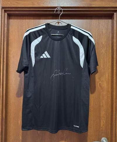 零元拍：大卫·贝克汉姆亲签Adidas Predator by Beckham主题T恤，小贝本人尺码，签于2026年3月20日猎鹰30周年×贝克汉姆联名球鞋产品发布会！ - 零元拍：大卫·贝克汉姆亲签Adidas Predator by Beckham主题T恤，小贝本人尺码，签于2026年3月20日猎鹰30周年×贝克汉姆联名球鞋产品发布会！