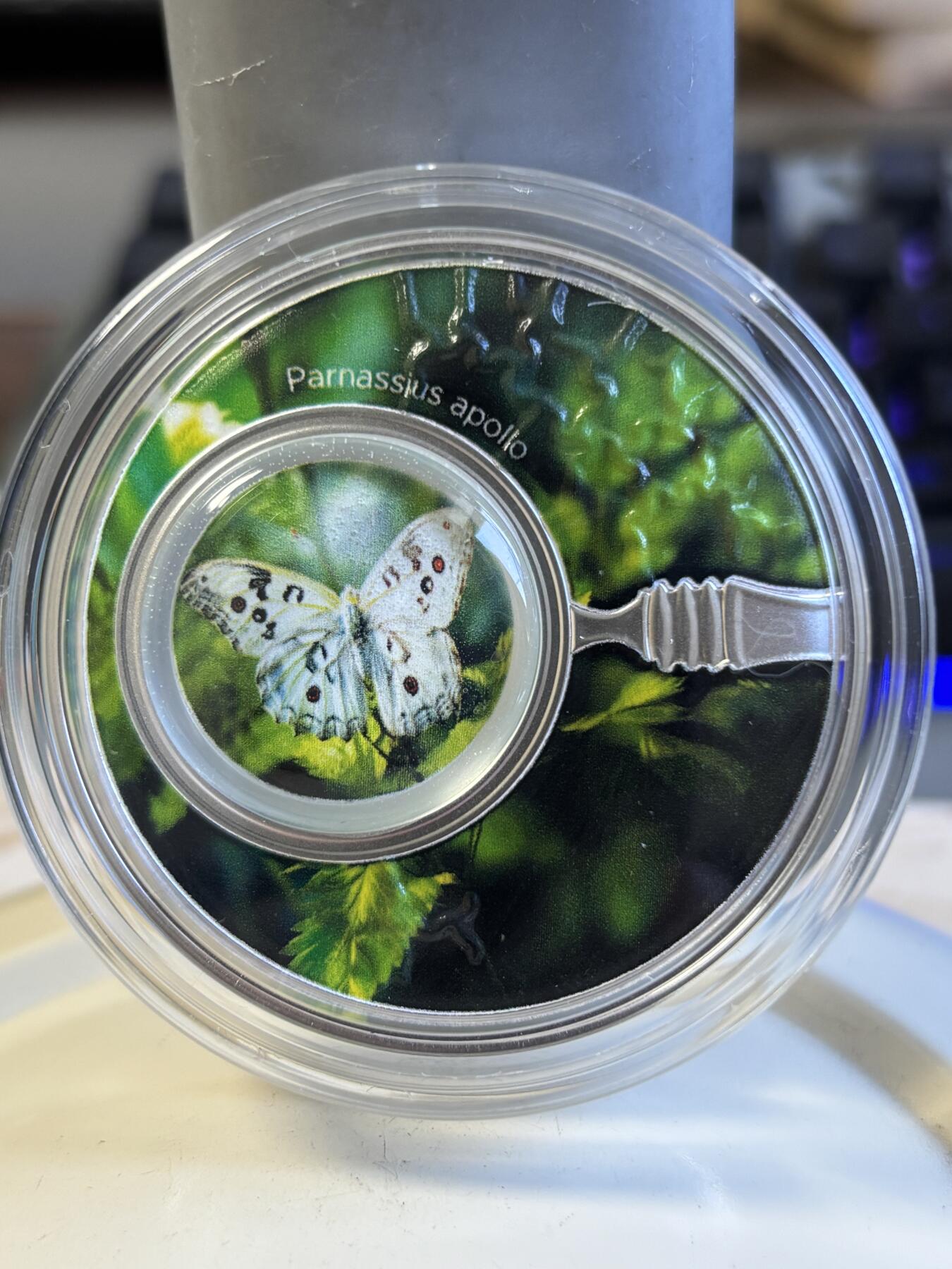 第197期拍卖 喀麦隆2024年自然之美系列阿波罗绢蝶彩色纪念银币，999银，17.5克，发行555枚，有起泡